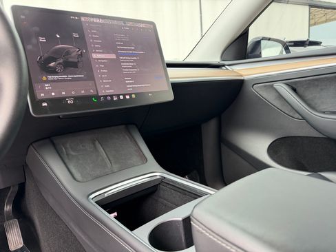 Used 2025 Tesla Model Y Long Range AWD/4WD image 34