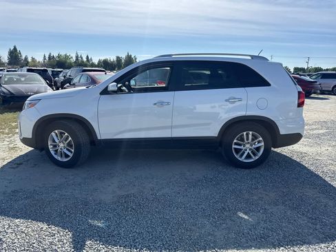 Used 2015 Kia Sorento LX image 8