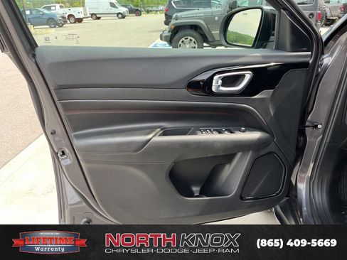 Used 2024 Jeep Compass Trailhawk AWD/4WD image 6