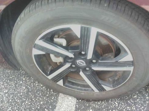 Used 2024 Nissan Sentra SV FWD image 5