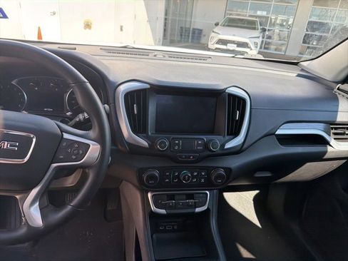 Used 2024 GMC Terrain SLT image 8