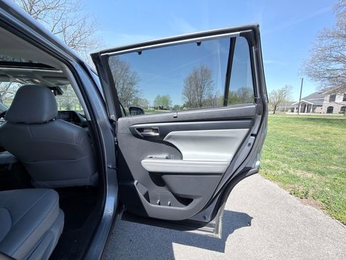 Used 2022 Toyota Highlander XLE image 33