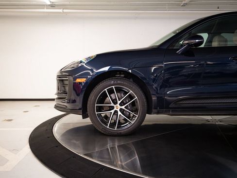 Certified 2023 Porsche Macan AWD/4WD image 11
