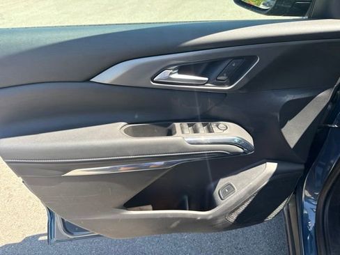 Certified 2025 Chevrolet Traverse LT FWD image 11