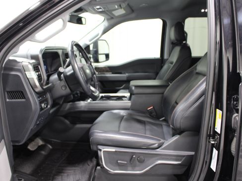 Used 2024 Ford F250 Lariat w/ Lariat Ultimate Package AWD/4WD image 3