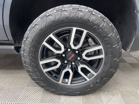 Used 2021 GMC Yukon AT4 w/ AT4 Premium Package AWD/4WD image 30