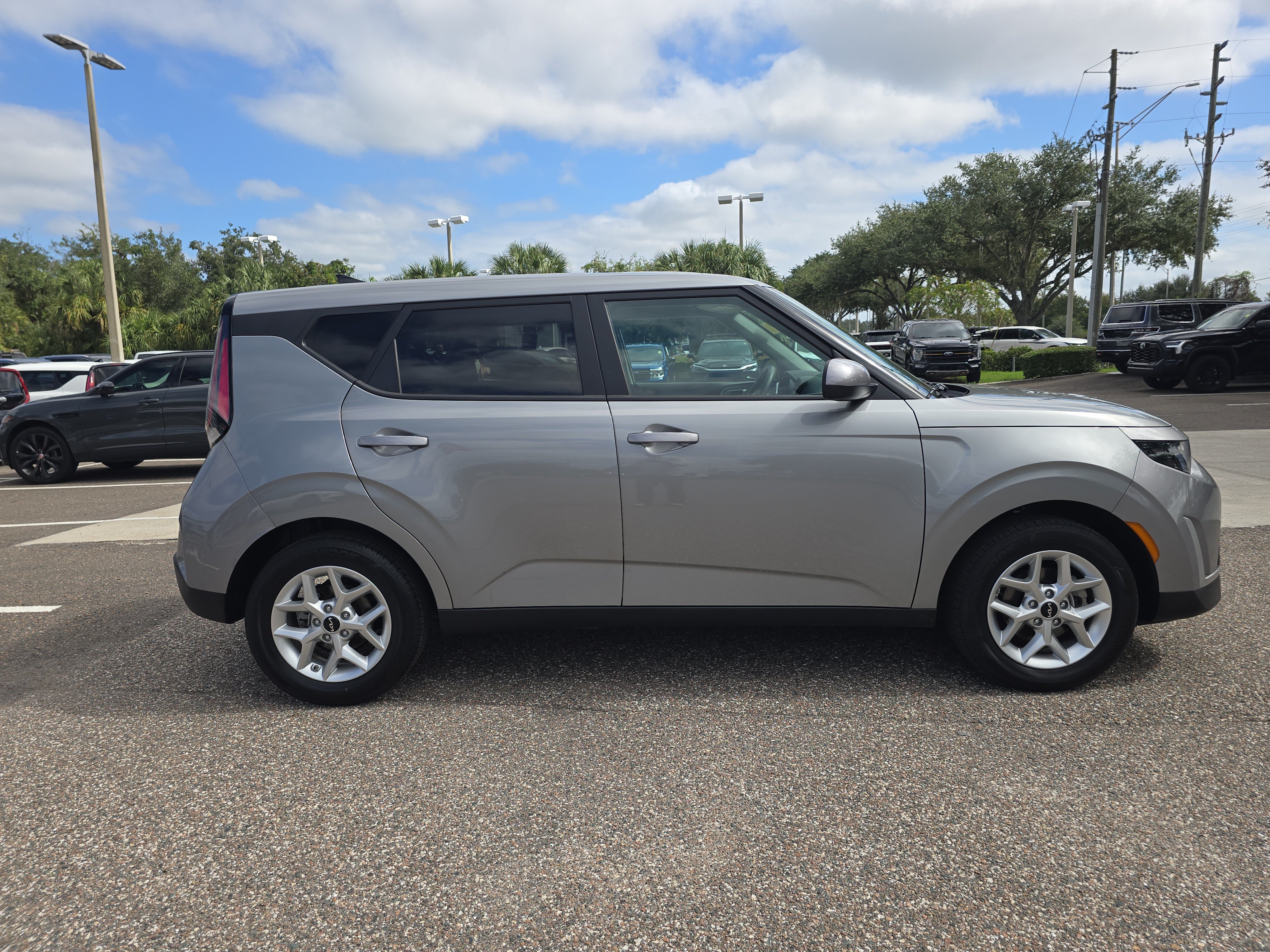 Certified 2025 Kia Soul LX w/ LX Technology Package FWD image 9