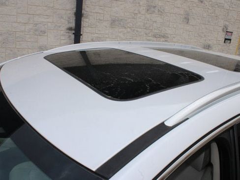 Used 2023 Buick Enclave Avenir w/ Avenir Technology Package image 4