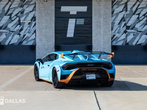 Used 2021 Lamborghini Huracan STO RWD image 11