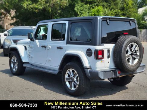Used 2019 Jeep Wrangler Unlimited Sahara image 2