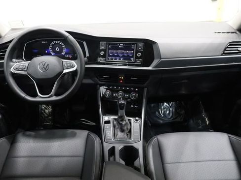 Used 2024 Volkswagen Jetta SE image 30