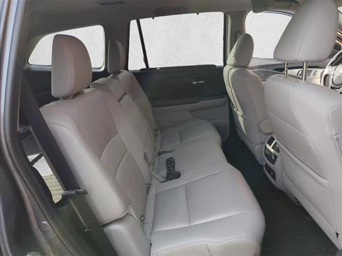 Used 2016 Honda Pilot Touring image 23