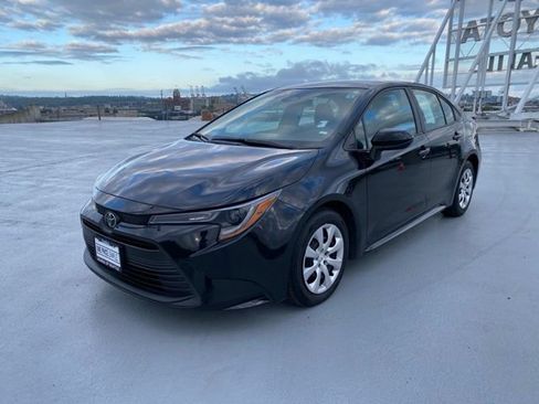 Used 2024 Toyota Corolla LE FWD image 4