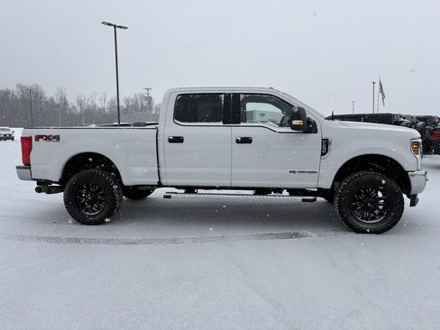 Used 2019 Ford F250 XLT w/ XLT Value Package image 6
