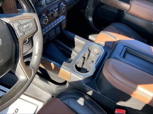 Used 2020 Chevrolet Silverado 1500 High Country w/ Technology Package AWD/4WD image 17