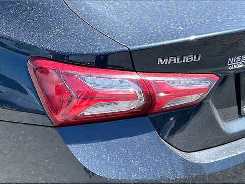 Used 2020 Chevrolet Malibu LT FWD image 23