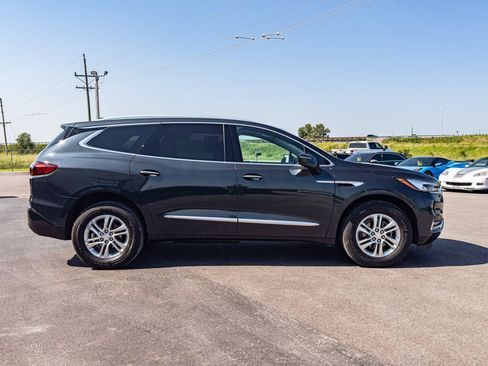 Used 2021 Buick Enclave Essence w/ Sound and Sites Package AWD/4WD image 4