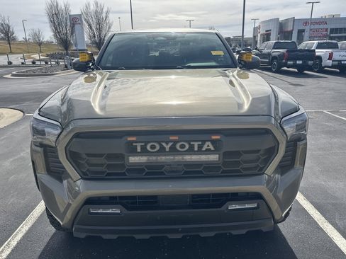 Used 2024 Toyota Tacoma TRD Off-Road image 5
