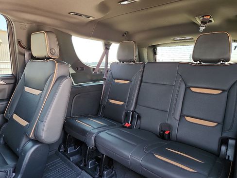 Used 2023 GMC Yukon XL AT4 w/ AT4 Premium Plus Package AWD/4WD image 9