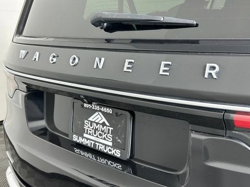 Used 2023 Jeep Wagoneer L Series III w/ Convenience Group I AWD/4WD image 15