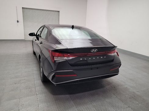 Used 2025 Hyundai Elantra SE FWD image 6