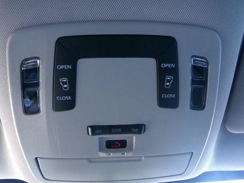 Used 2021 Toyota Sienna LE AWD/4WD image 25
