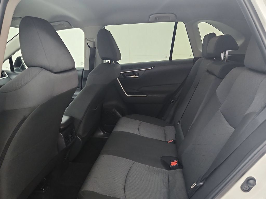Used 2025 Toyota RAV4 XLE AWD/4WD image 32