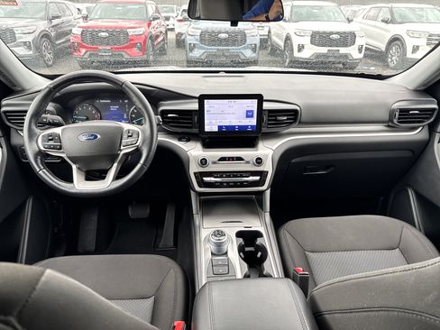 Used 2022 Ford Explorer XLT image 12