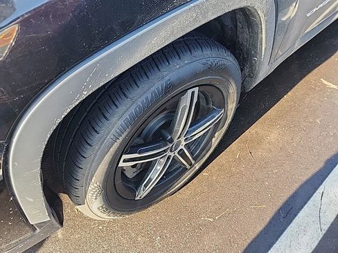 Used 2020 Jeep Cherokee Latitude Plus w/ Mopar Interior Package image 8