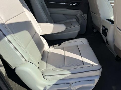 Used 2021 GMC Yukon XL Denali w/ Denali Premium Package image 23