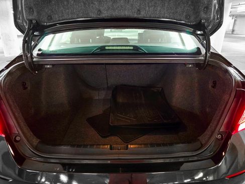 Certified 2018 Honda Accord Touring image 9