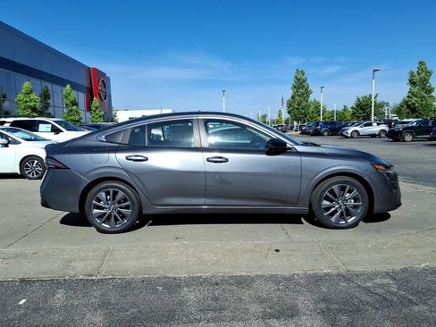 New 2026 Nissan Sentra SL w/ Floor Mat Package FWD image 9