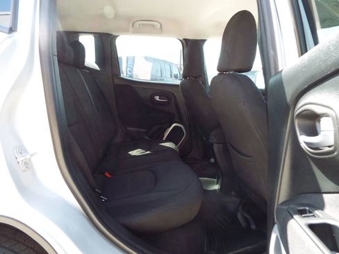 Used 2018 Jeep Renegade Latitude image 25