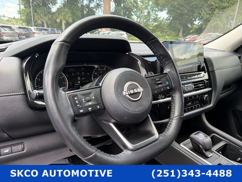 Used 2023 Nissan Pathfinder SL FWD image 19