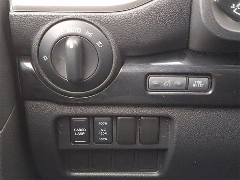 Used 2021 Nissan Titan SV w/ SV Convenience Package image 24