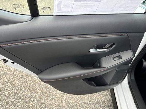 New 2025 Nissan Sentra SR w/ Midnight Edition image 21