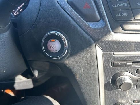 Used 2018 Nissan Pathfinder SL image 5