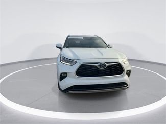 Used 2023 Toyota Highlander Platinum video 3