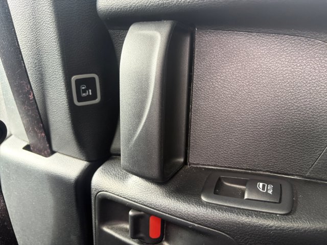 Used 2025 Chrysler Pacifica Limited FWD image 25