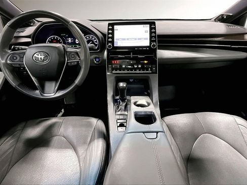 Used 2020 Toyota Avalon Limited image 7