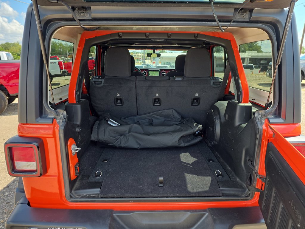 Used 2023 Jeep Wrangler Unlimited Rubicon AWD/4WD image 19