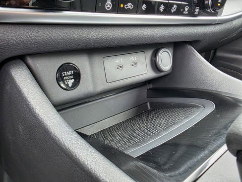 Used 2025 Nissan Rogue SV w/ SV Premium Package FWD image 21