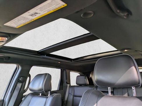 Used 2019 Jeep Grand Cherokee Overland w/ Interior Metal Package RWD image 17