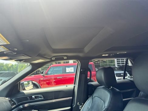 Used 2018 Ford Explorer XLT w/ Equipment Group 202A AWD/4WD image 6