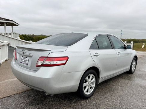 Used 2010 Toyota Camry LE image 5