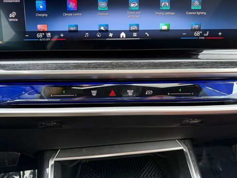 Certified 2026 BMW 750e xDrive AWD/4WD image 28