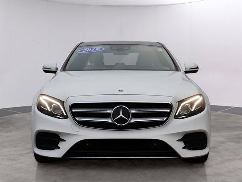 Used 2019 Mercedes-Benz E 300 4MATIC image 2