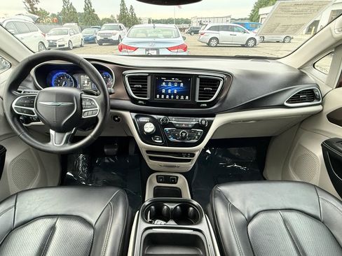 Used 2020 Chrysler Voyager Lxi FWD image 3