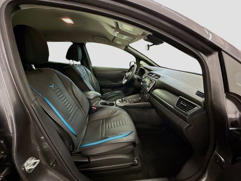 Used 2025 Nissan Leaf S image 31