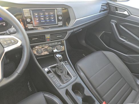 Certified 2023 Volkswagen Jetta SE w/ Panoramic Sunroof Package image 22